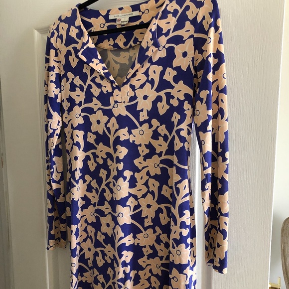Diane Von Furstenberg Long Sleeve Shift Dress in Size 4 - Picture 2 of 6
